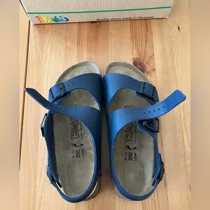 NIB Birki’s Biko-Flo Le Mans Navy Blue Women's Sandals